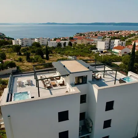 Ivano With Pool&jacuzzi