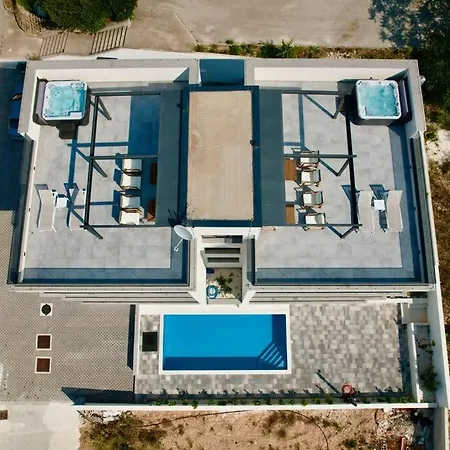 Ivano With Pool&jacuzzi *