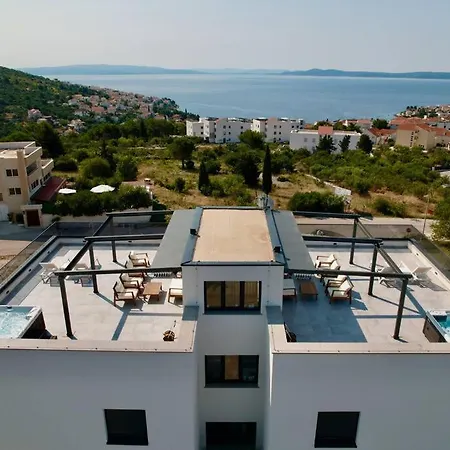 Ivano With Pool&jacuzzi Appartement