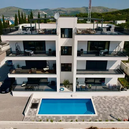 Ivano With Pool&jacuzzi Appartement Trogir