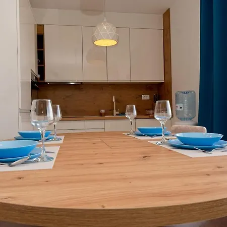 Ivano With Pool&jacuzzi Appartement