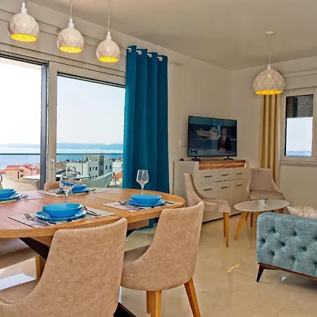 Ivano With Pool & Jacuzzi Apartament *