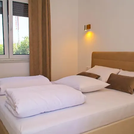 Apartament Ivano With Pool & Jacuzzi *