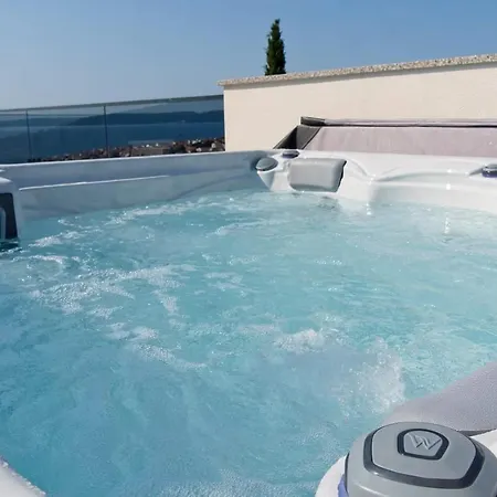 Ivano With Pool&jacuzzi *