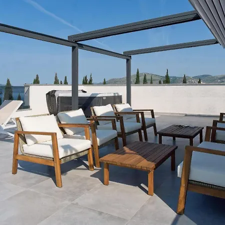 Ivano With Pool&jacuzzi Appartement Trogir