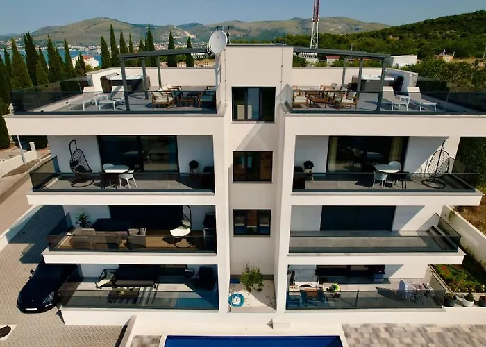 Ivano With Pool & Jacuzzi Apartmán