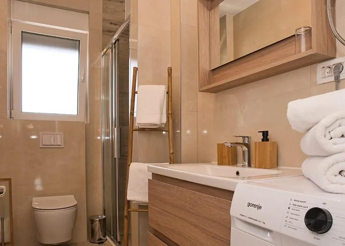 Ivano With Pool & Jacuzzi