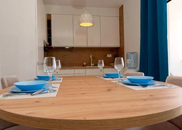 Ivano With Pool & Jacuzzi Apartmán