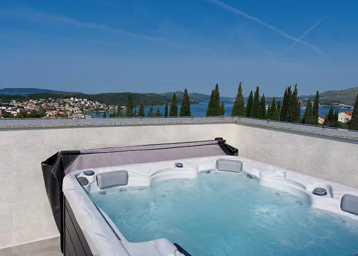 Ivano With Pool & Jacuzzi * Trogir