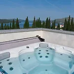 Ivano With Pool & Jacuzzi *