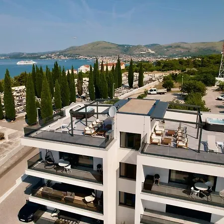 Ivano With Pool & Jacuzzi *