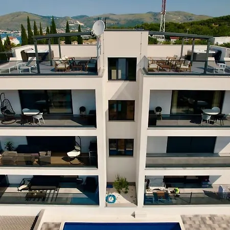 Ivano With Pool & Jacuzzi Apartment