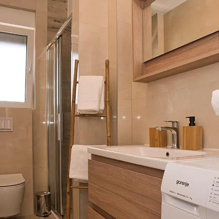 Ivano With Pool & Jacuzzi