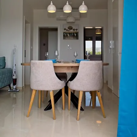 Ivano With Pool & Jacuzzi Апартаменты *