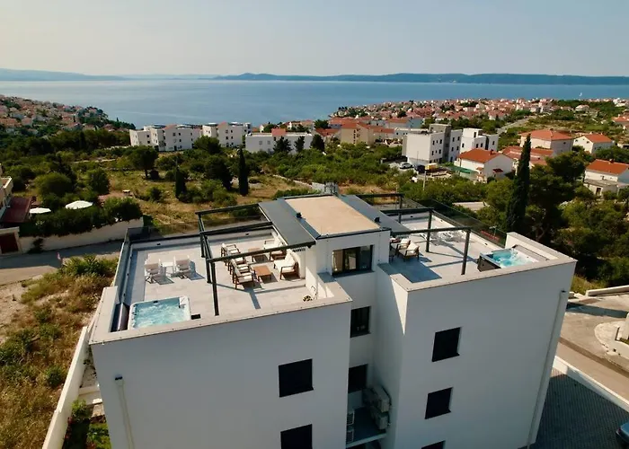 Ivano With Pool & Jacuzzi