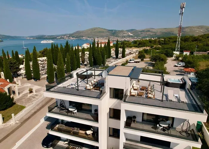 Ivano With Pool & Jacuzzi *