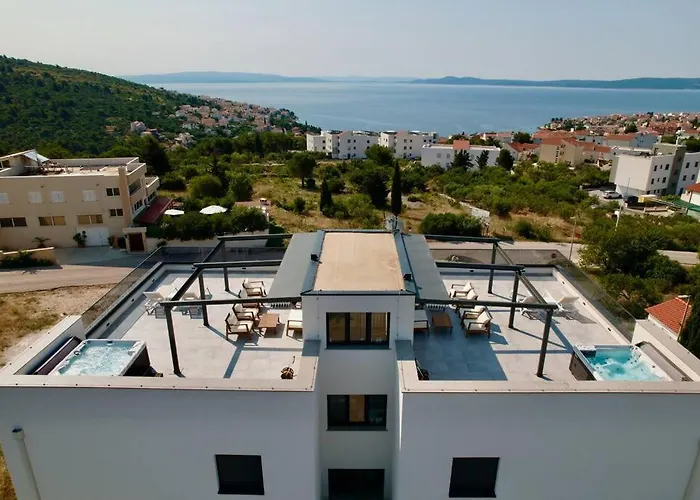 Ivano With Pool & Jacuzzi Appartement