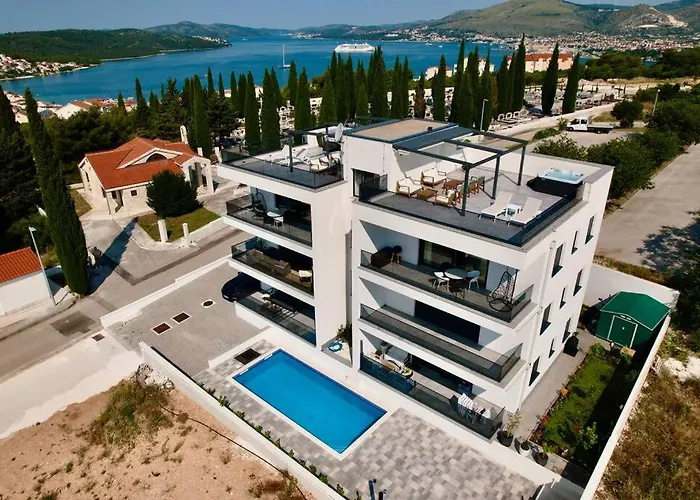 Ivano With Pool & Jacuzzi *