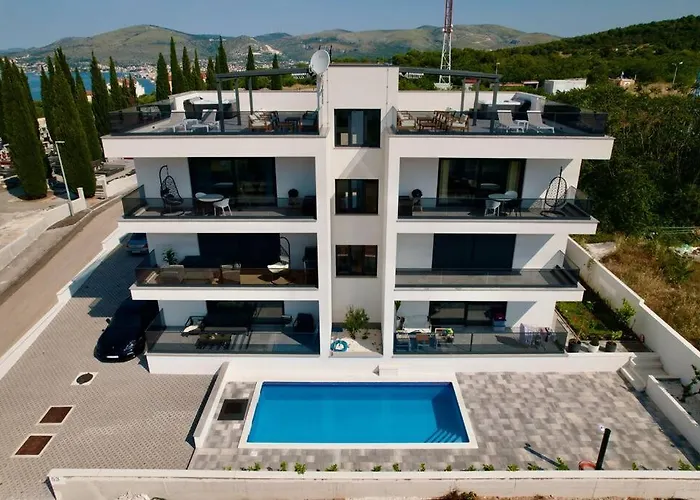 Ivano With Pool & Jacuzzi Appartement Trogir