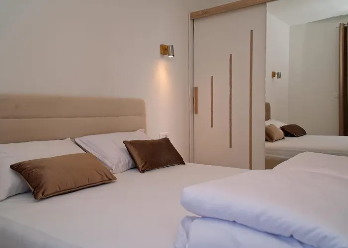 Ivano With Pool & Jacuzzi Appartement *