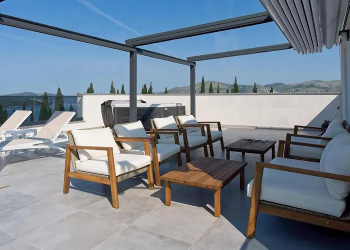 Ivano With Pool & Jacuzzi Appartement Trogir